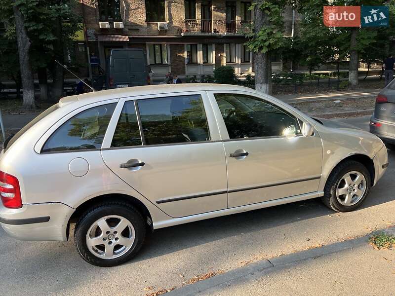 Універсал Skoda Fabia 2004 в Києві