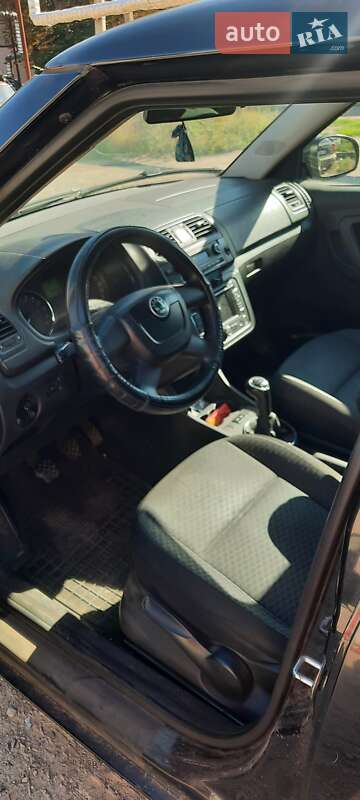 Хэтчбек Skoda Fabia 2012 в Днепре