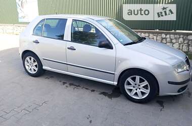 Хетчбек Skoda Fabia 2004 в Волочиську