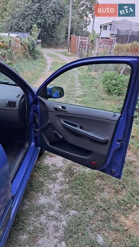 Хэтчбек Skoda Fabia 2003 в Луцке