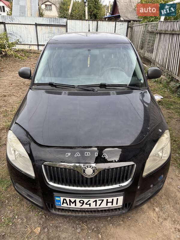 Хэтчбек Skoda Fabia 2009 в 
