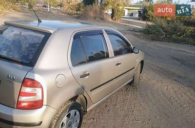 Хэтчбек Skoda Fabia 2004 в 