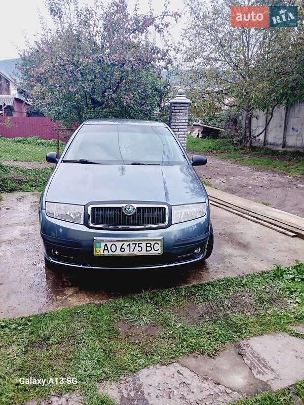 Седан Skoda Fabia 2005 в 