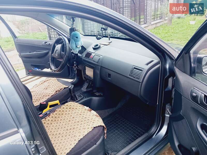 Седан Skoda Fabia 2005 в Дубовому