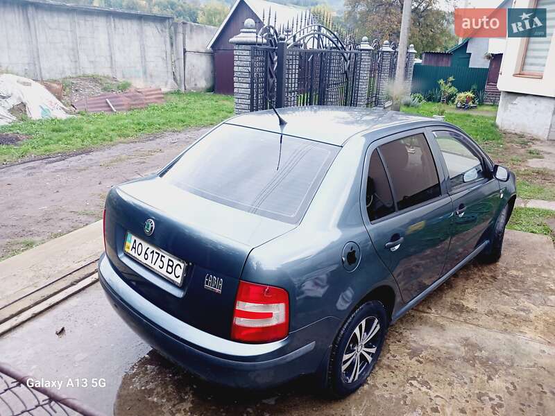 Седан Skoda Fabia 2005 в Дубовому