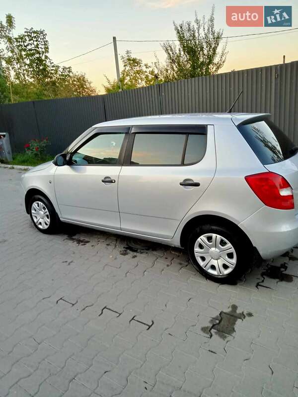 Хетчбек Skoda Fabia 2011 в Хмельницькому