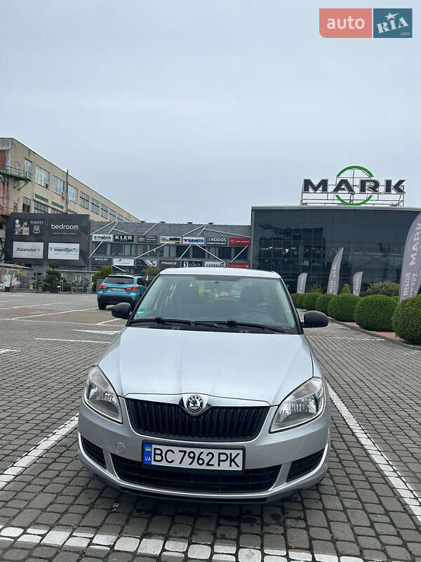 Хэтчбек Skoda Fabia 2010 в 