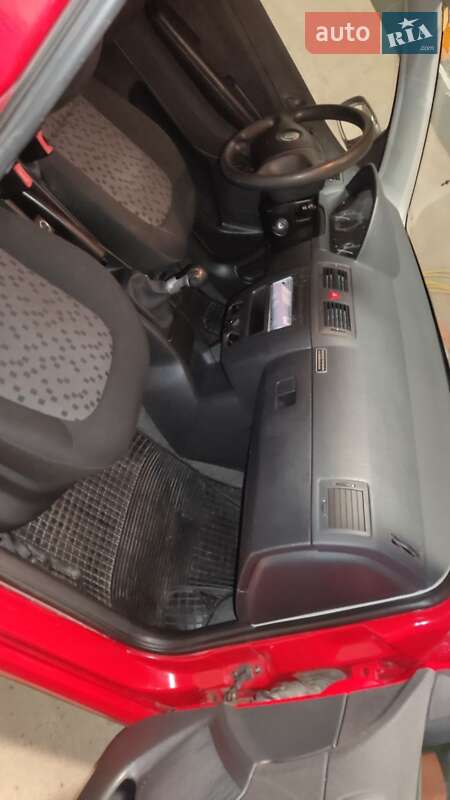 Хэтчбек Skoda Fabia 2006 в Черновцах