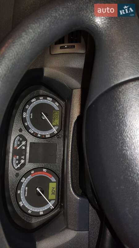 Хэтчбек Skoda Fabia 2006 в Черновцах