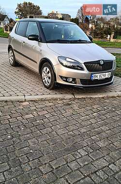 Хэтчбек Skoda Fabia 2011 в 