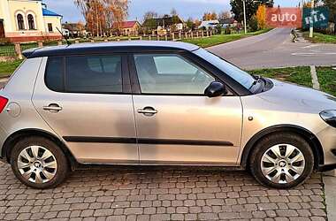 Хэтчбек Skoda Fabia 2011 в 