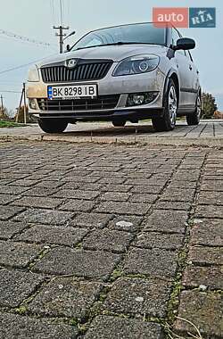 Хэтчбек Skoda Fabia 2011 в 