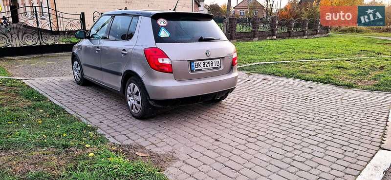 Хэтчбек Skoda Fabia 2011 в Дубно