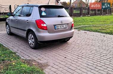 Хэтчбек Skoda Fabia 2011 в 