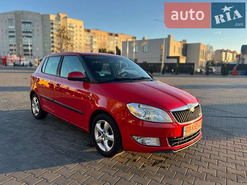 Хэтчбек Skoda Fabia 2012 в 