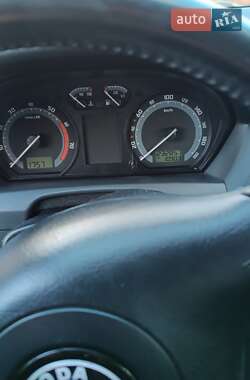 Хэтчбек Skoda Fabia 2006 в 