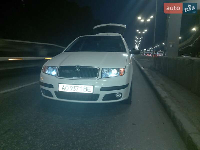 Хетчбек Skoda Fabia 2006 в Дубовому