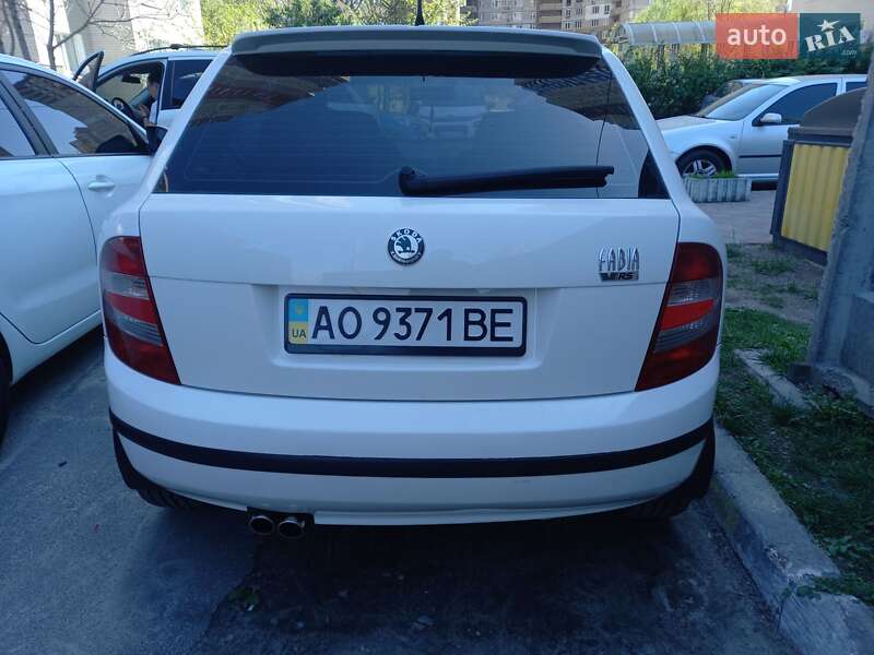 Хетчбек Skoda Fabia 2006 в Дубовому