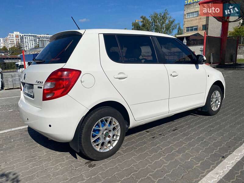 Хэтчбек Skoda Fabia 2011 в Львове