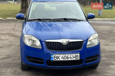 Хэтчбек Skoda Fabia 2009 в 