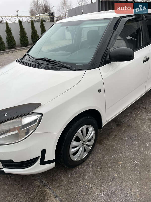 Хетчбек Skoda Fabia 2012 в Ромнах