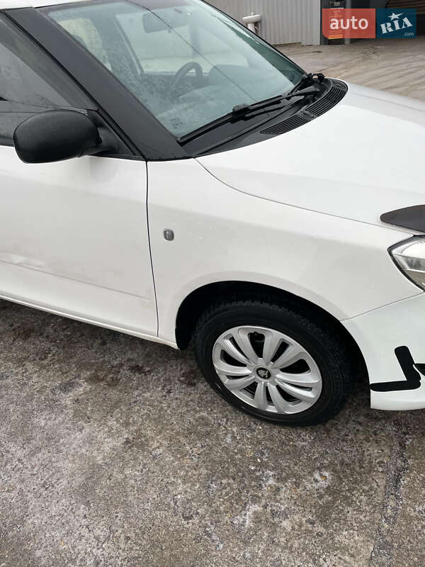 Хетчбек Skoda Fabia 2012 в Ромнах