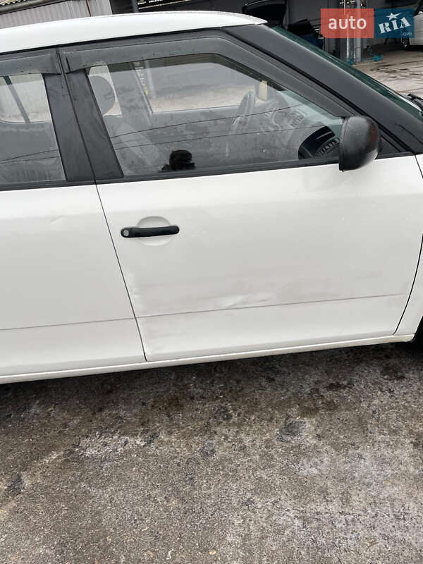 Хетчбек Skoda Fabia 2012 в Ромнах