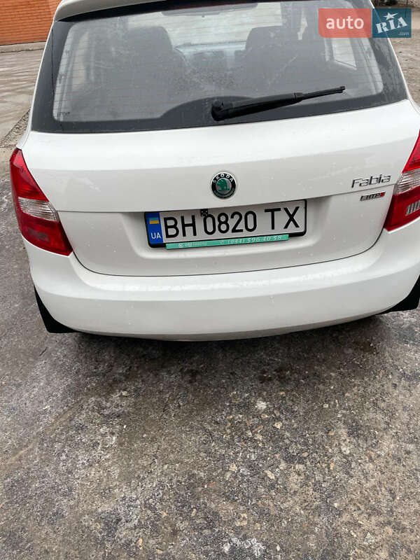 Хетчбек Skoda Fabia 2012 в Ромнах
