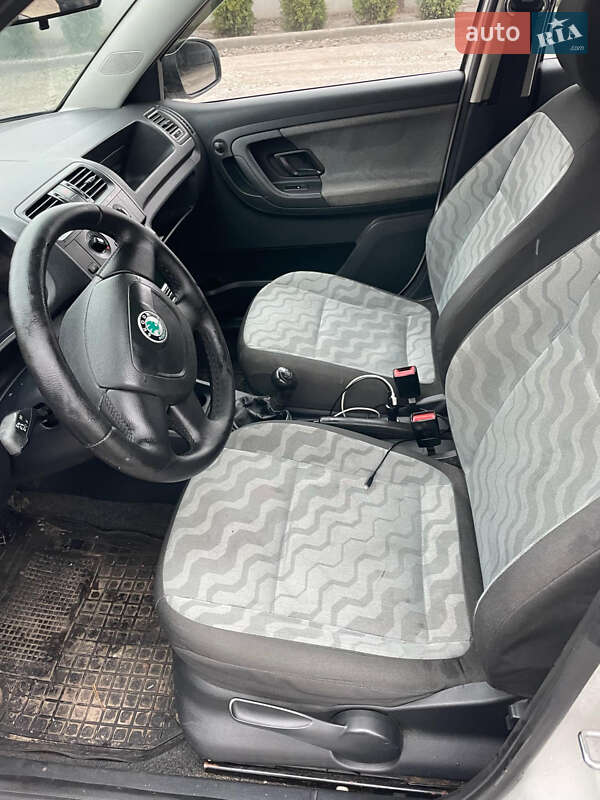 Хетчбек Skoda Fabia 2012 в Ромнах