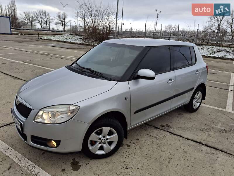 Хэтчбек Skoda Fabia 2008 в Южноукраинске