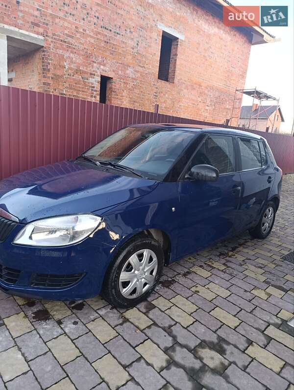 Хэтчбек Skoda Fabia 2012 в 
