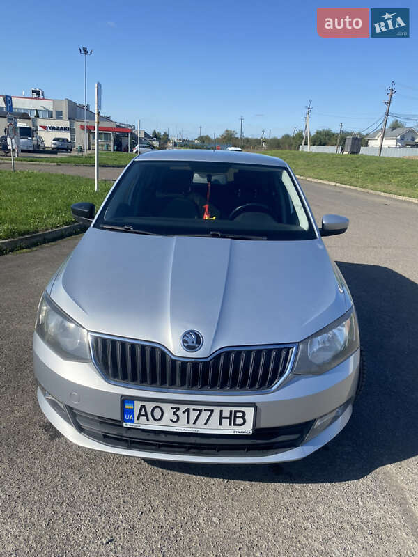 Хэтчбек Skoda Fabia 2016 в Ужгороде