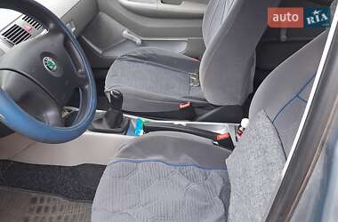 Седан Skoda Fabia 2004 в 