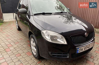 Хетчбек Skoda Fabia 2008 в Рівному