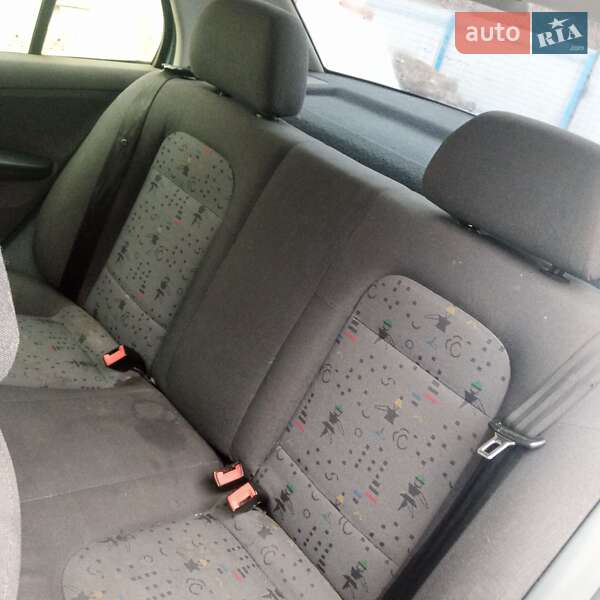 Седан Skoda Fabia 2002 в Липовці