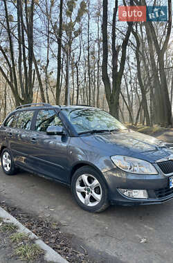 Універсал Skoda Fabia 2010 в Чернівцях