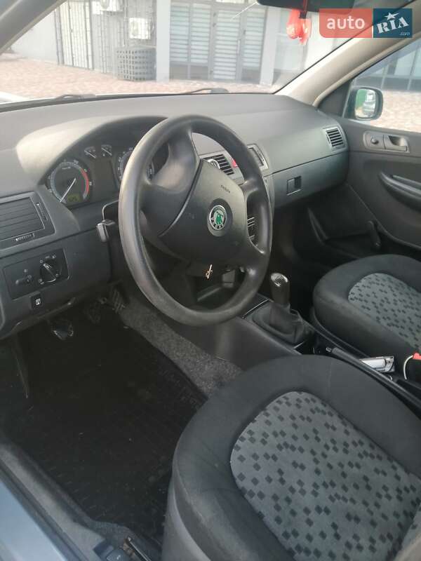 Хэтчбек Skoda Fabia 2006 в Киеве