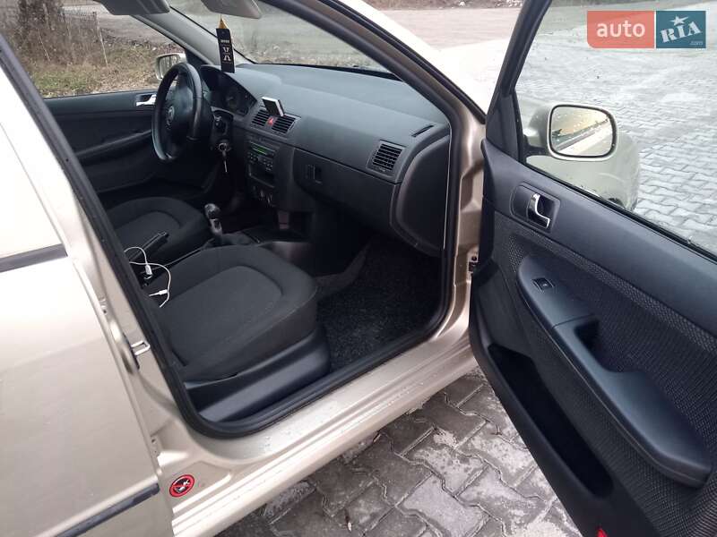 Седан Skoda Fabia 2005 в Тернополі