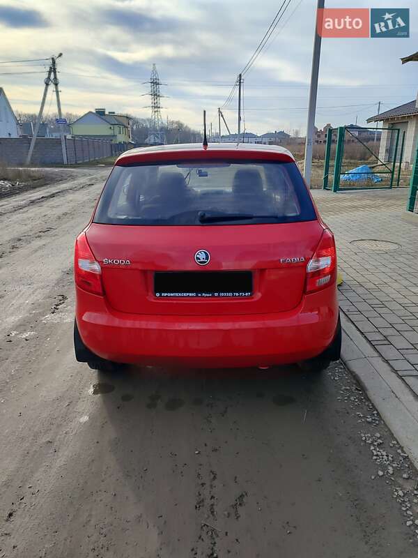 Хэтчбек Skoda Fabia 2013 в Луцке