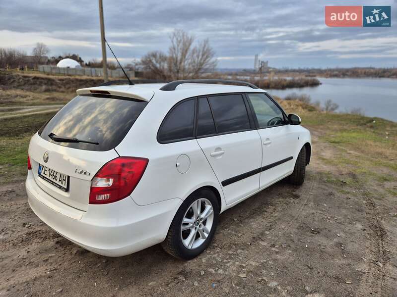 Універсал Skoda Fabia 2009 в Дніпрі