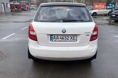 Хэтчбек Skoda Fabia 2012 в 