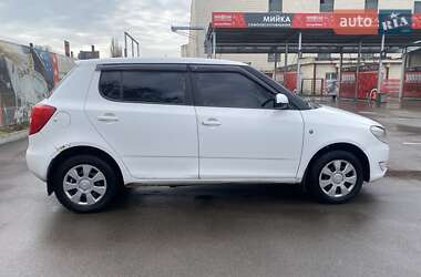 Хэтчбек Skoda Fabia 2012 в 