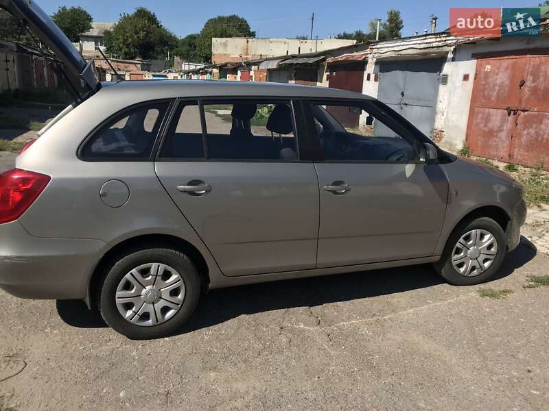 Универсал Skoda Fabia 2013 в Чернигове