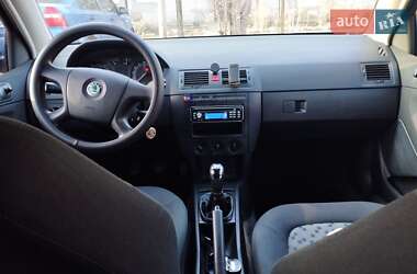 Хэтчбек Skoda Fabia 2006 в 