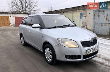 Універсал Skoda Fabia 2009 в Звягелі