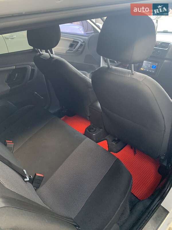 Хетчбек Skoda Fabia 2011 в Чернівцях