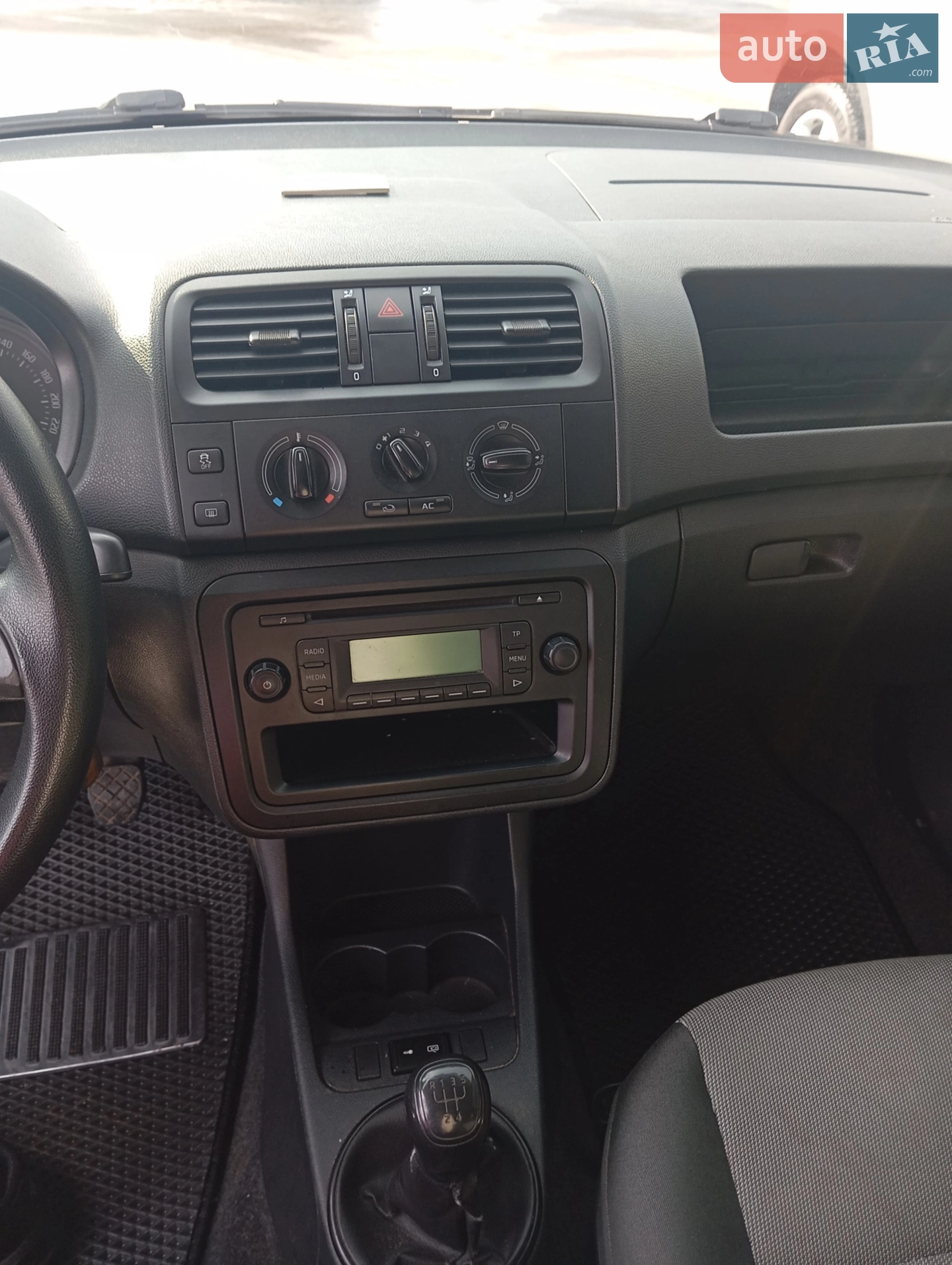 2014 Skoda Fabia - мініатюра 3