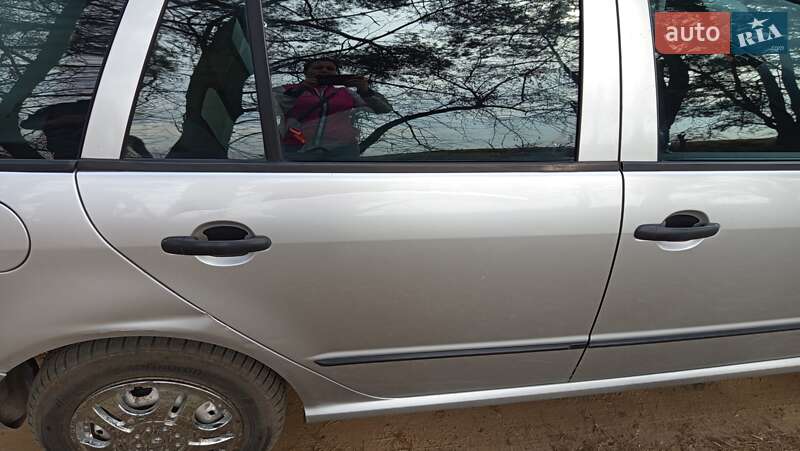 Универсал Skoda Fabia 2003 в Городке