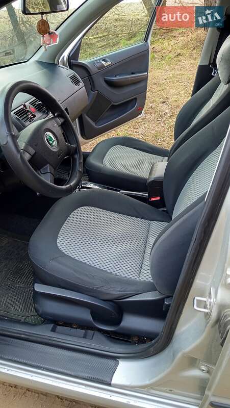 Универсал Skoda Fabia 2003 в Городке