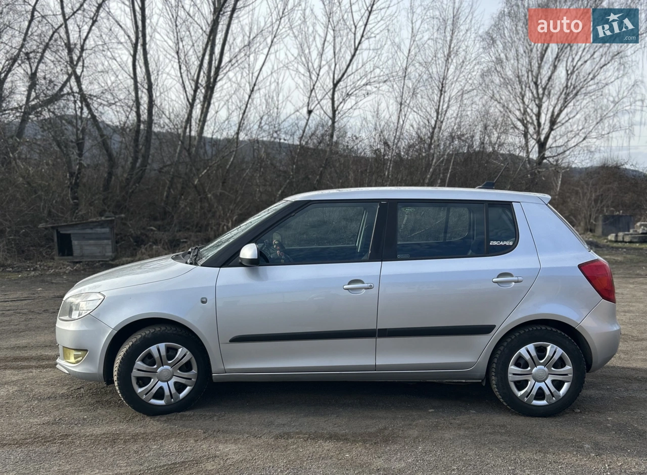 2011 Skoda Fabia - мініатюра 10